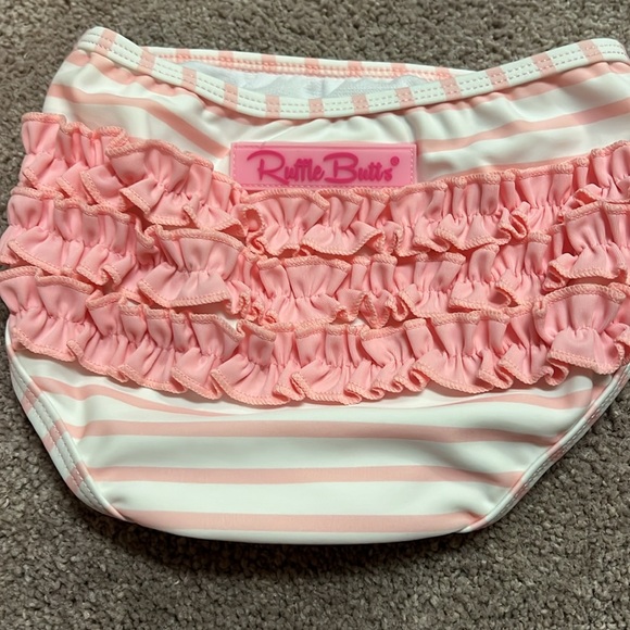 18-24 rufflebutts - Picture 2 of 2